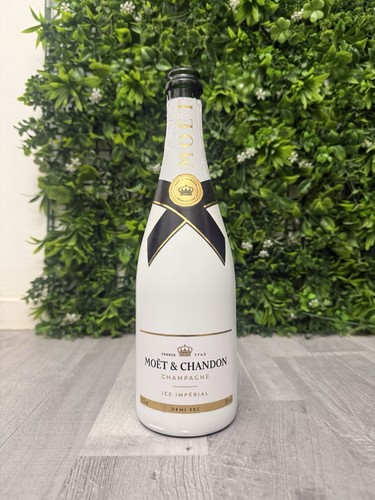 Bottiglia vuota moët - vuota, &